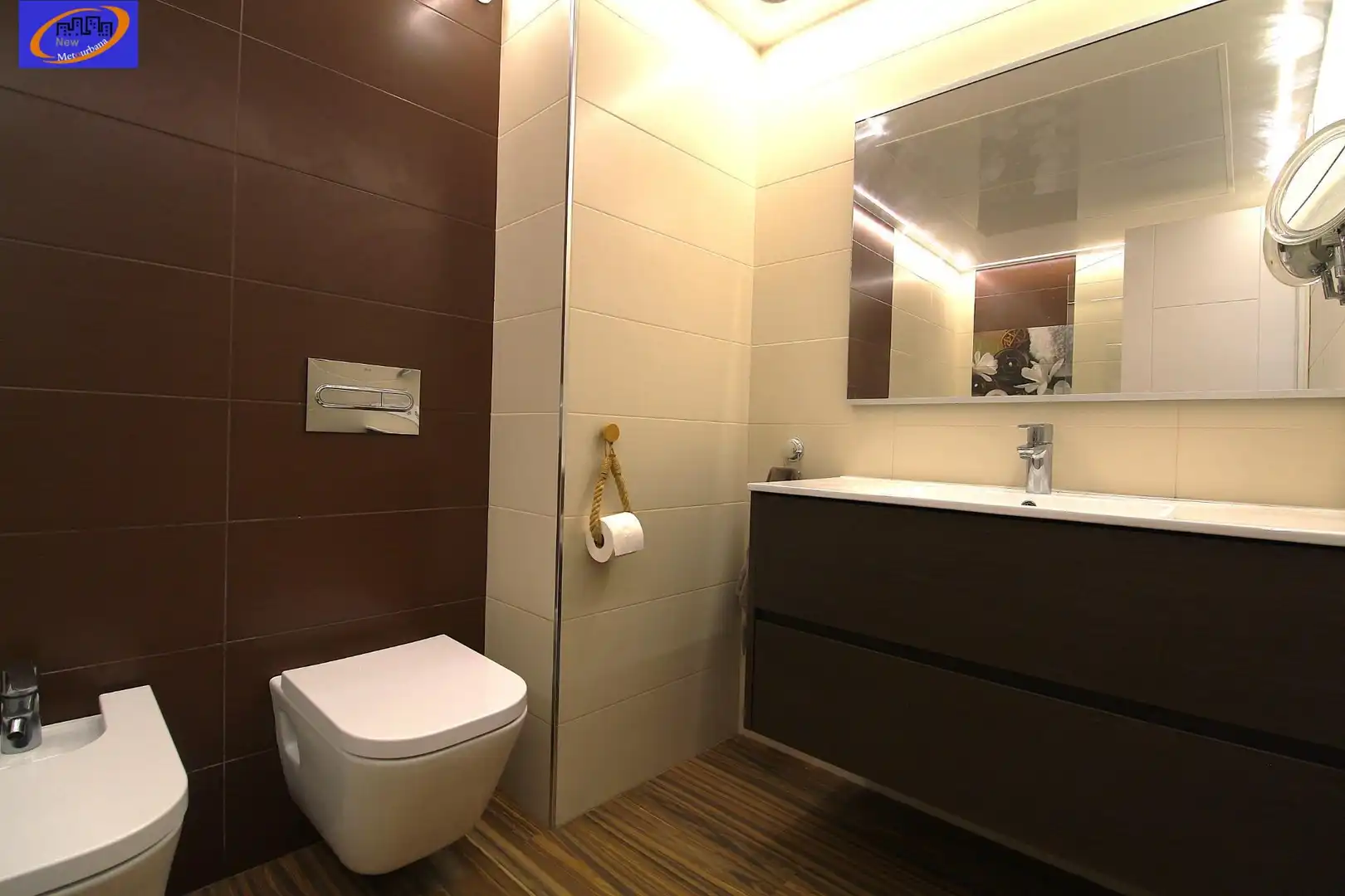 Bathroom of Flat for sale in Valencia  with Air Conditioner, Heating and Storage room
