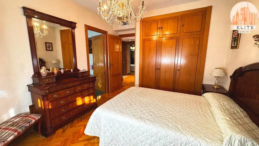 Habitación de Casa adosada en venta en Torrejón de la Calzada con Aire acondicionado, Calefacción y Jardín privado