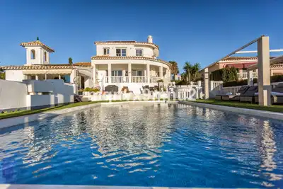 Chalet con piscina en venta en El Faro de Calaburra - Chaparral, imagen 6