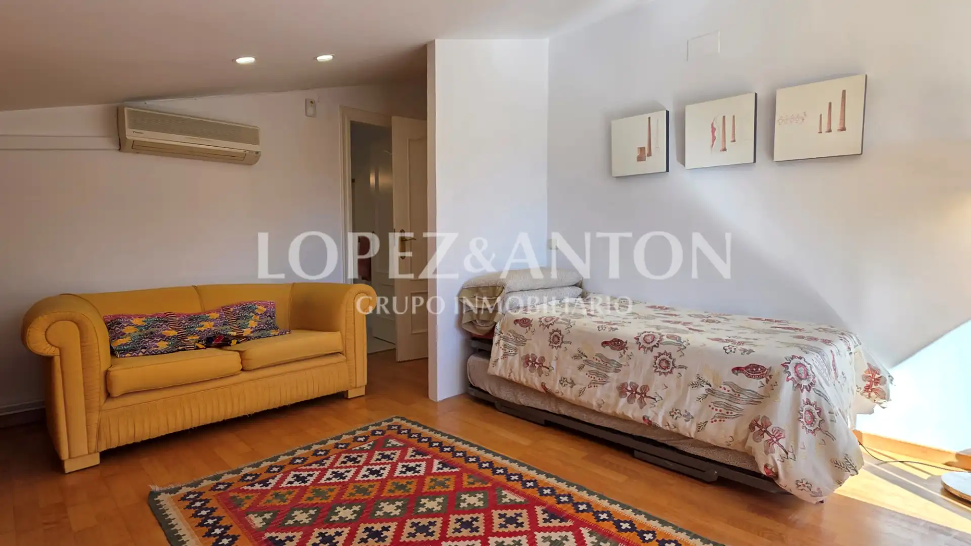 Houses for sale in L'Eliana  with Air Conditioner, Heating and Private garden