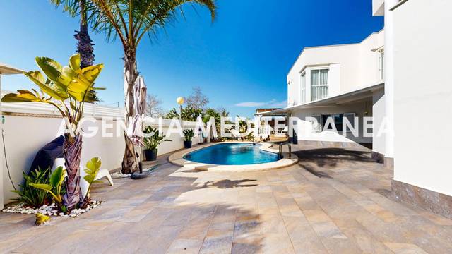 Casa-chalet en Venta en El Paraíso - Los Almendros