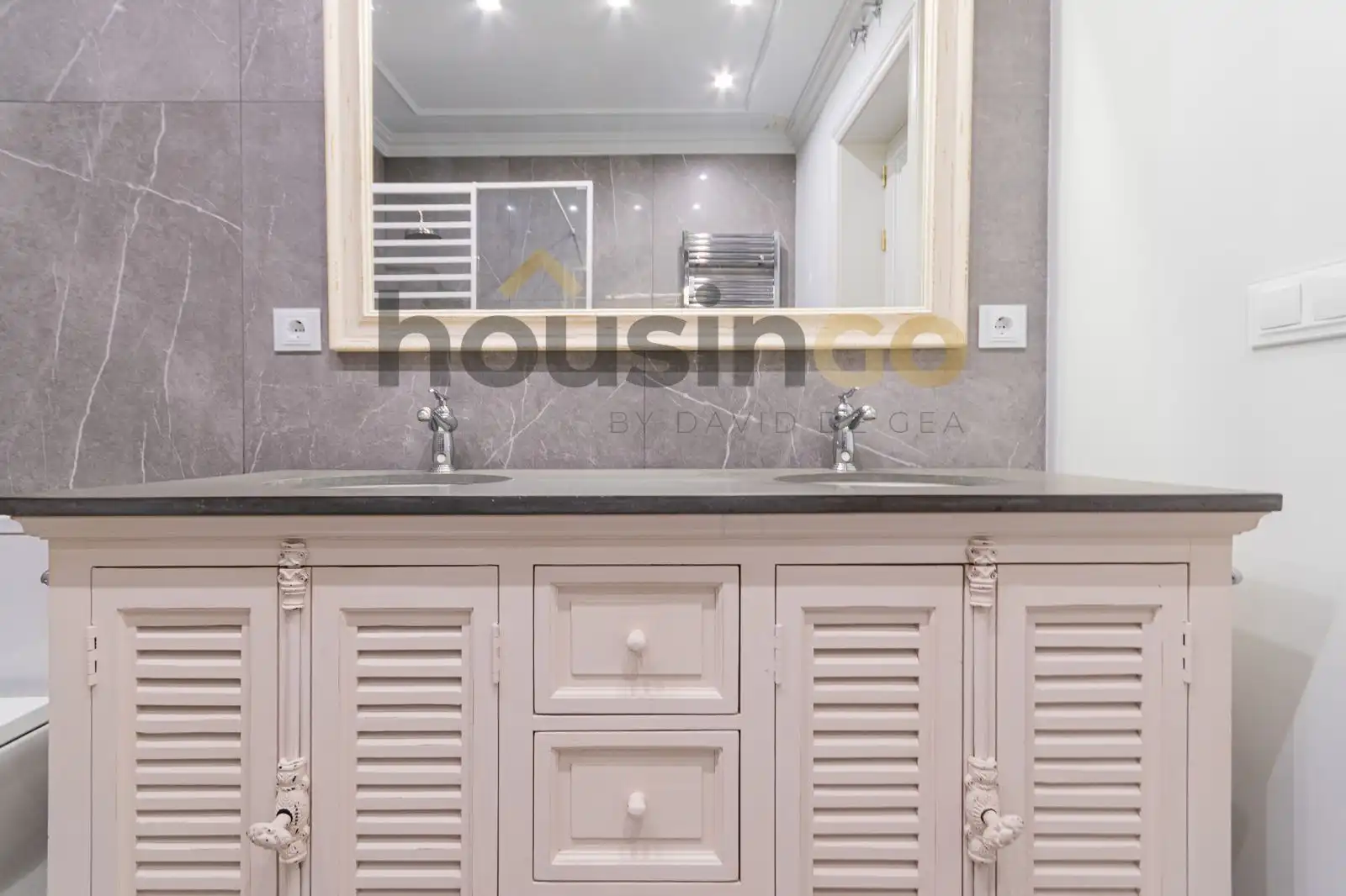 Bathroom of Flat for rent in Madrid  with Air Conditioner, Heating and Terrace