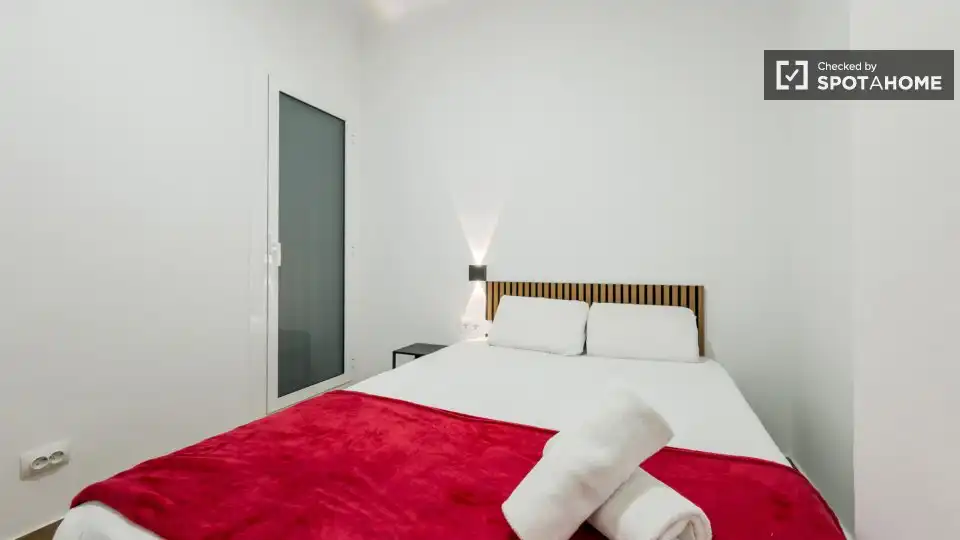 Habitació a Sant Pere, Sta. Caterina i la Ribera