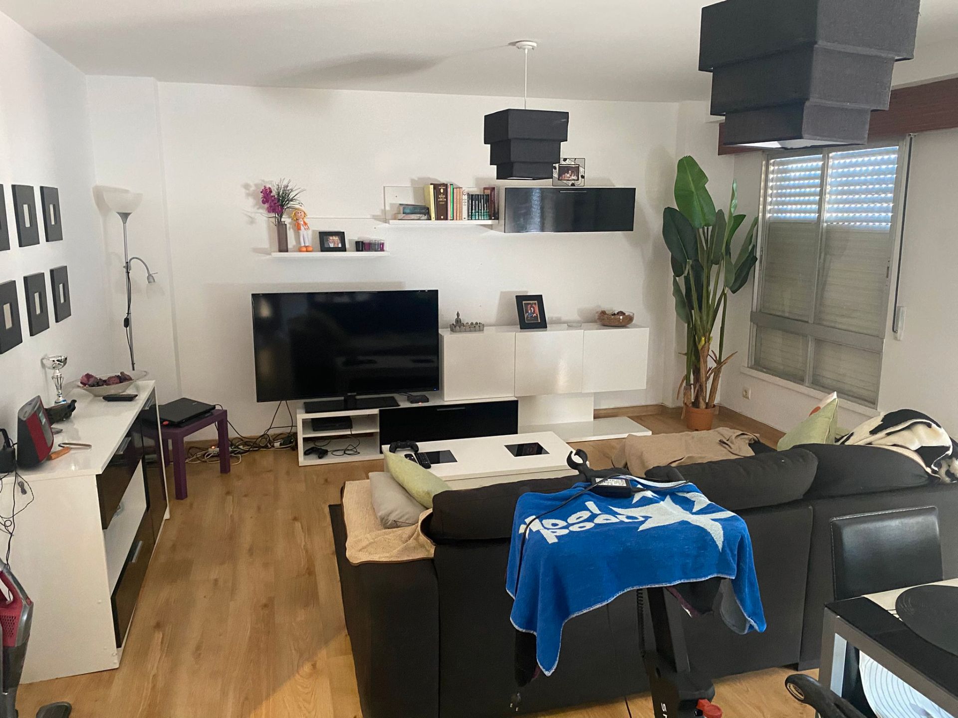 Sala d'estar de Pis en venda en Ferrol amb Calefacció, Jardí privat i Parquet