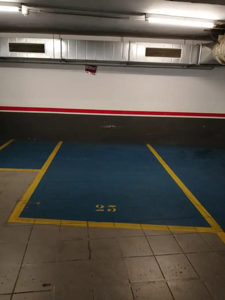 Garaje de alquiler en Ronda de Francesc Camprodon, 7, Nord