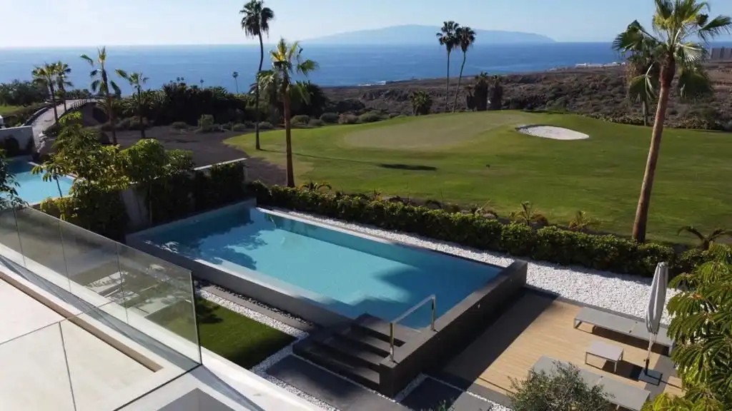Piscina de Casa o chalet en venta en Adeje con Aire acondicionado, Jardín privado y Terraza