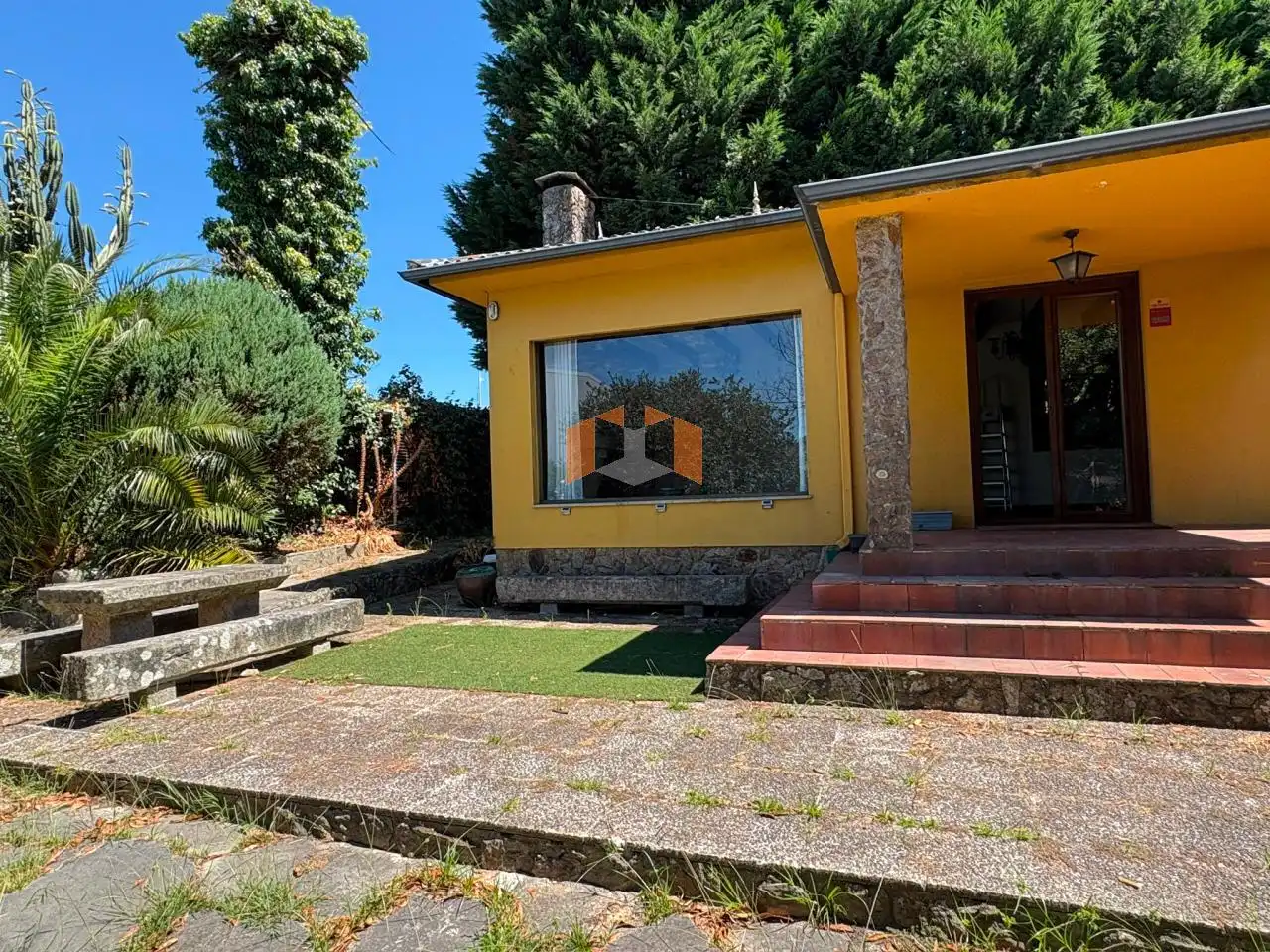 Vista exterior de Casa o chalet en venta en Vigo  con Calefacción, Jardín privado y Parquet