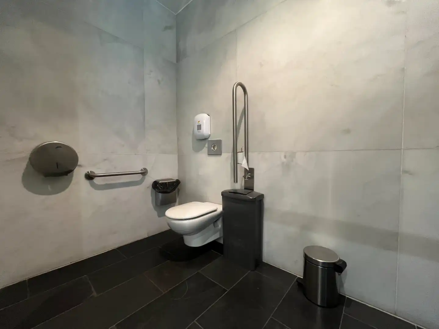 Baño de Nave industrial en venta en Salt con Calefacción y Alarma