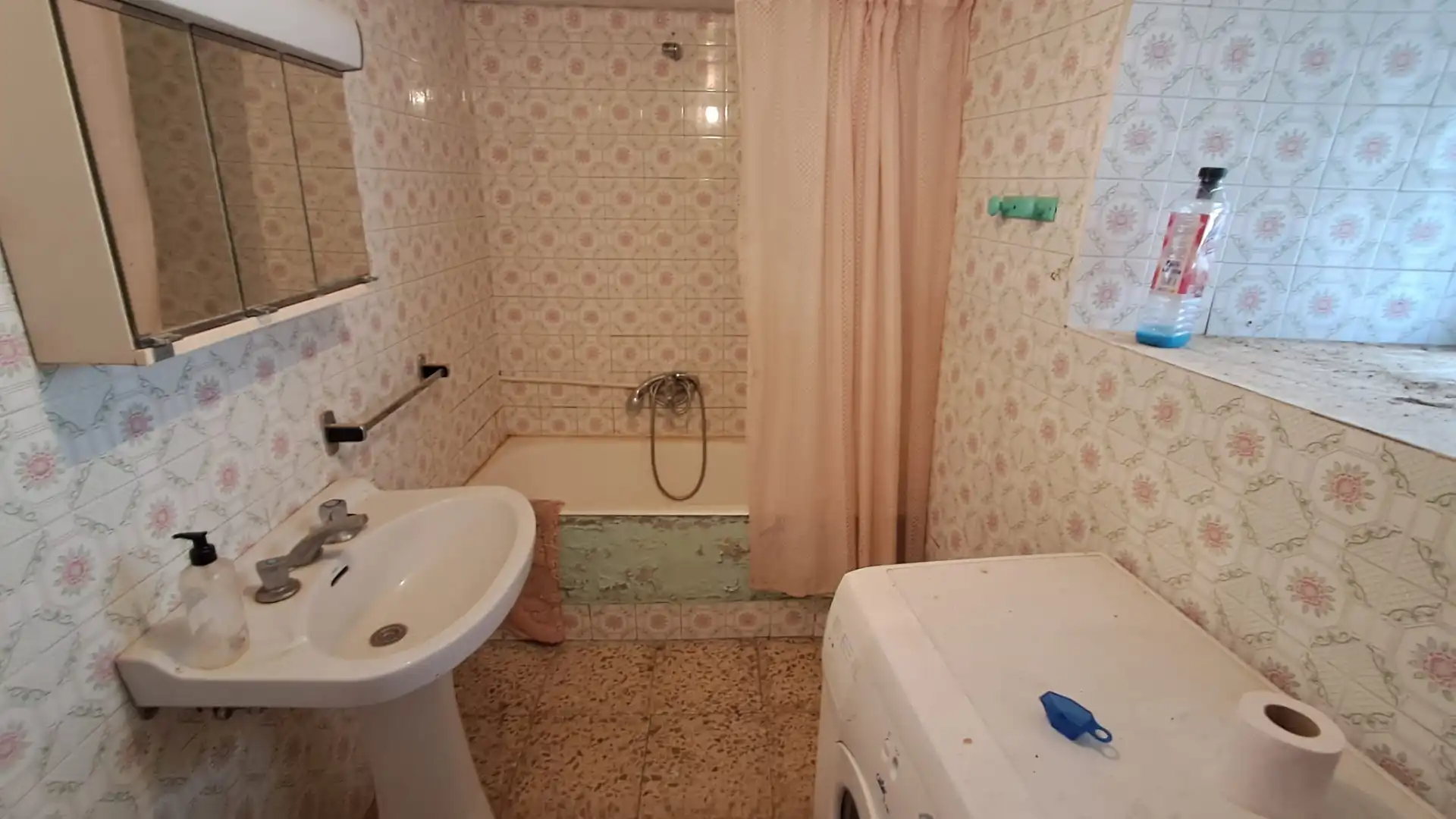 Badezimmer von Country house zum Verkauf in Basconcillos del Tozo