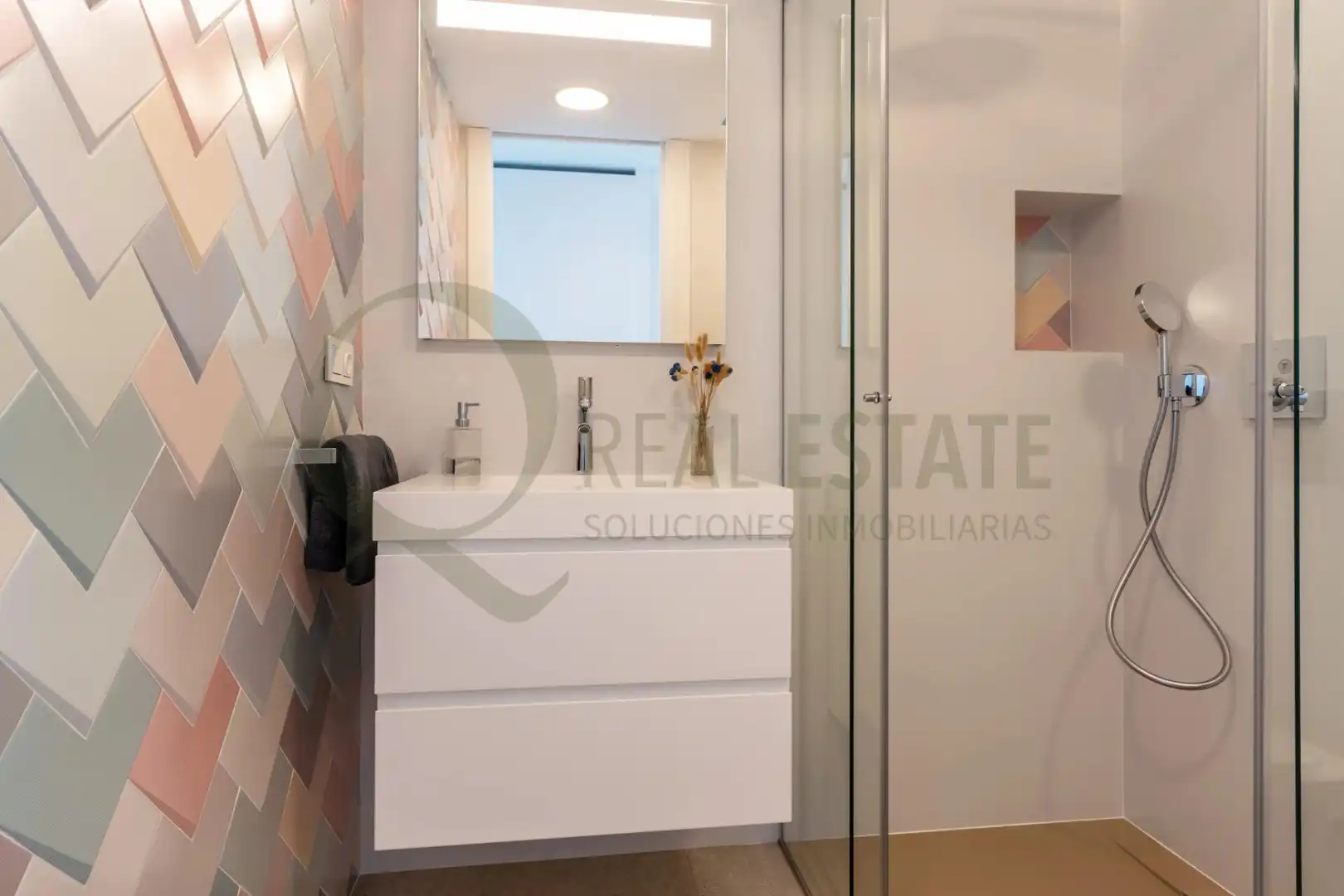 Bany de Casa o xalet en venda en Alicante / Alacant amb Calefacció, Jardí privat i Terrassa
