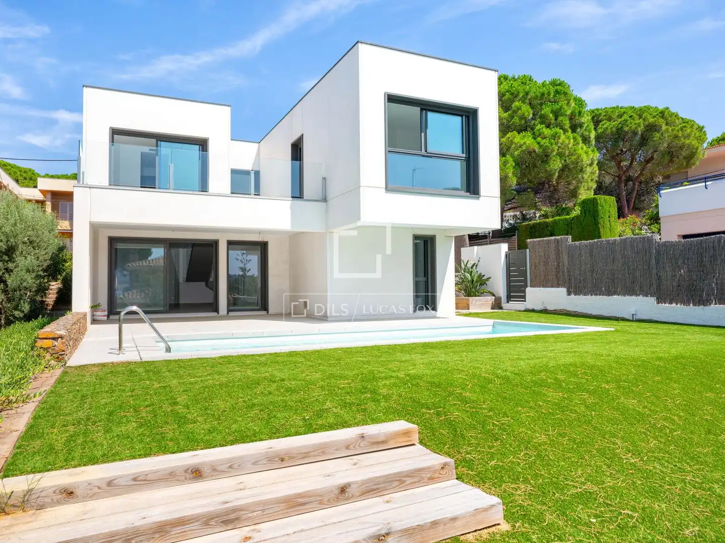 Vista exterior de Casa o xalet en venda en Llançà amb Aire condicionat, Calefacció i Jardí privat