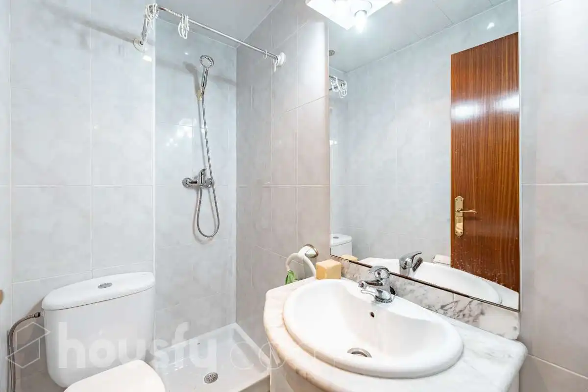 Baño de Piso en venta en Barcelona con Aire acondicionado, Calefacción y Terraza