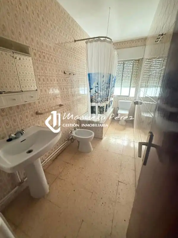 Badezimmer von Wohnung zur Miete in Cáceres mit Terrasse und Möbliert