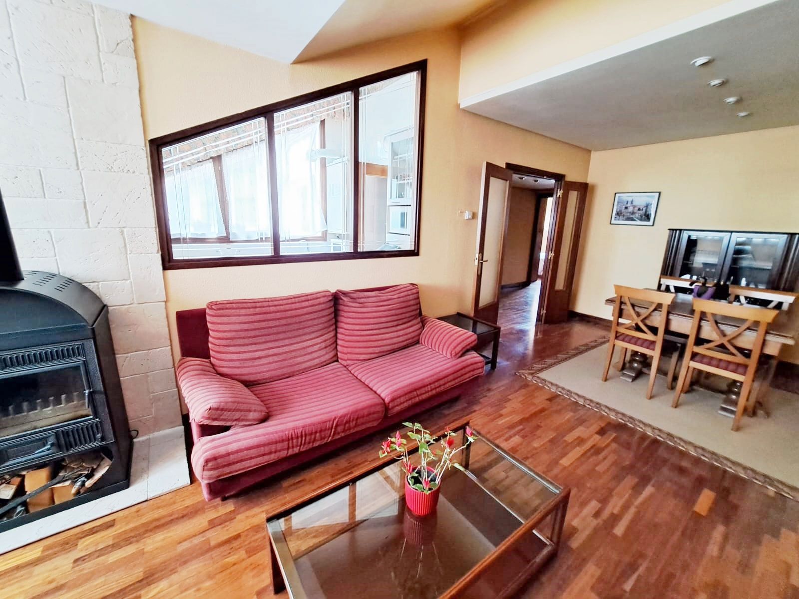 Sala d'estar de Apartament en venda en Vitoria - Gasteiz amb Calefacció, Traster i Moblat