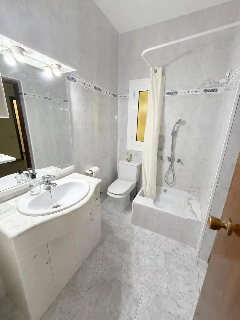 Baño de Piso en venta en Barcelona con Aire acondicionado, Calefacción y Horno