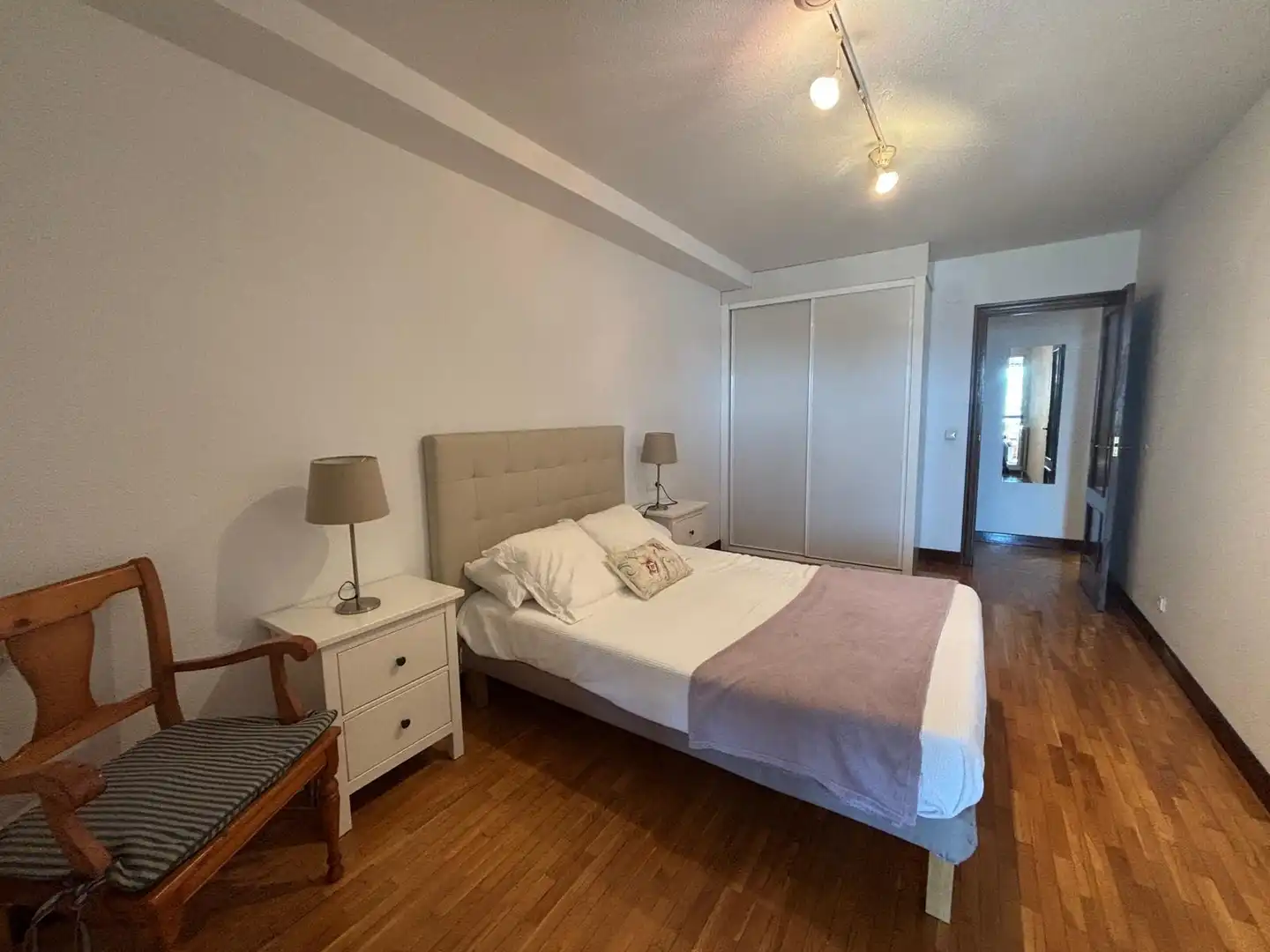 Habitación de Piso de alquiler en  Pamplona / Iruña con Calefacción, Parquet y Terraza