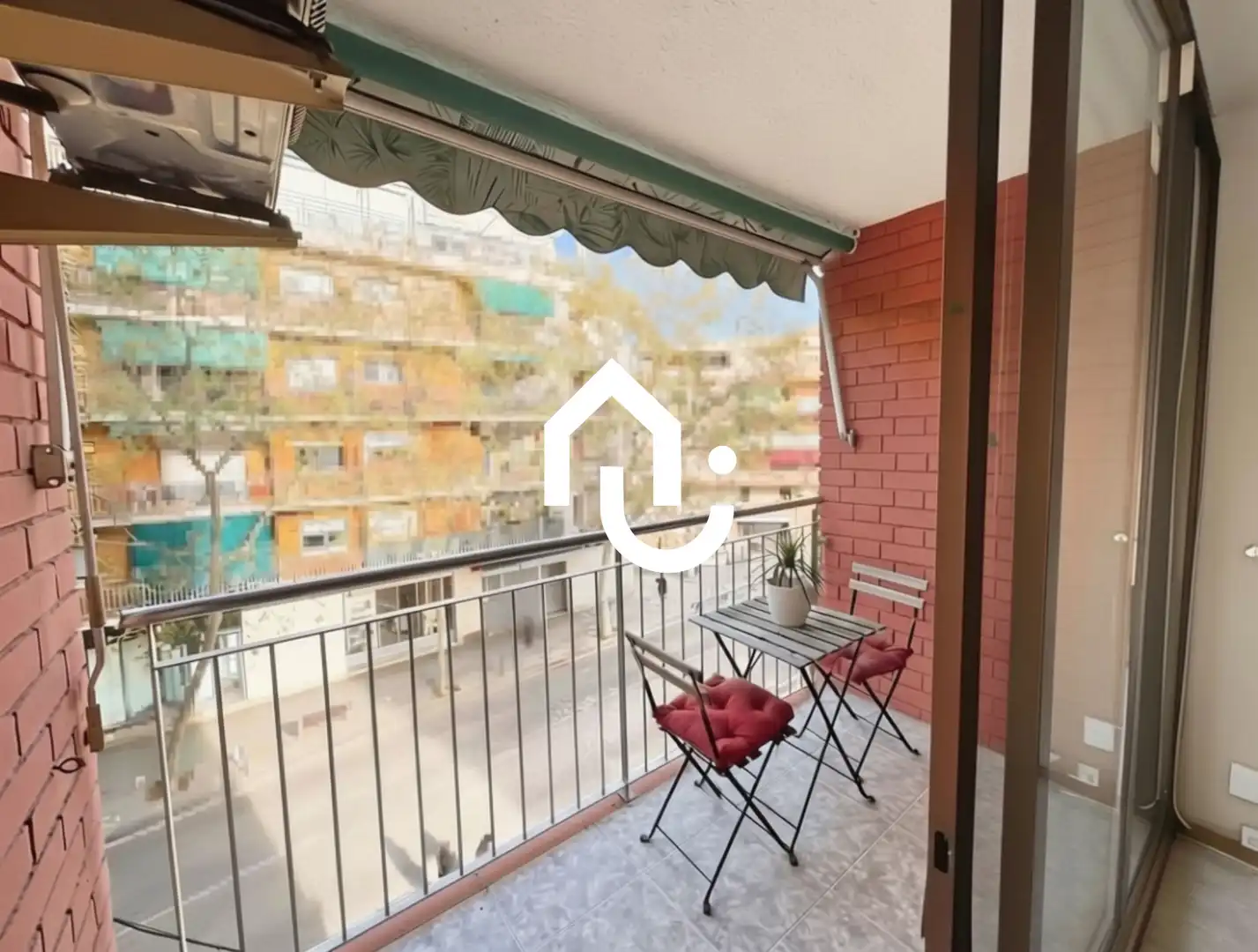 Terraza de Piso en venta en Santa Coloma de Gramenet con Balcón
