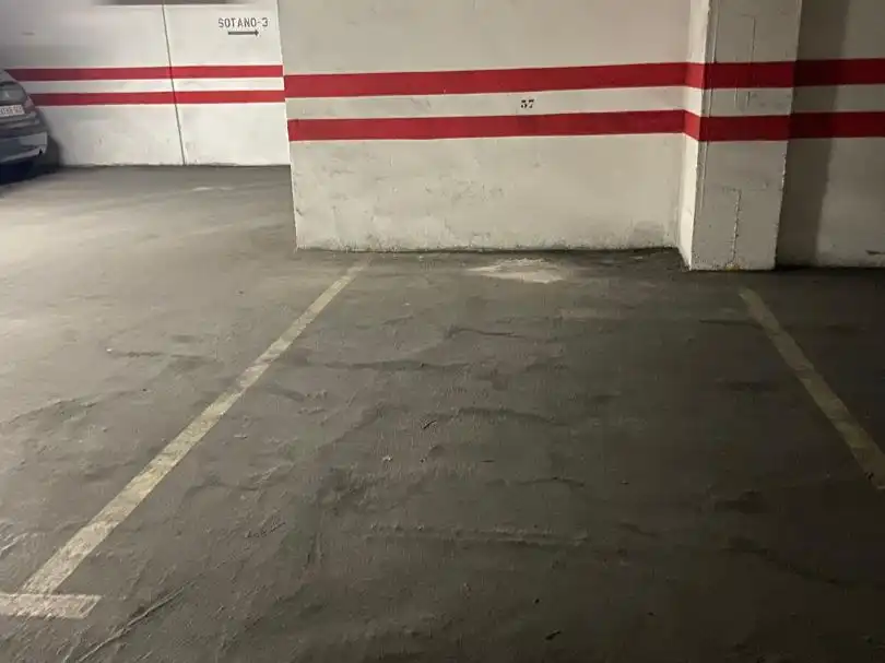 Parkplatz von Garage zum Verkauf in Sevilla