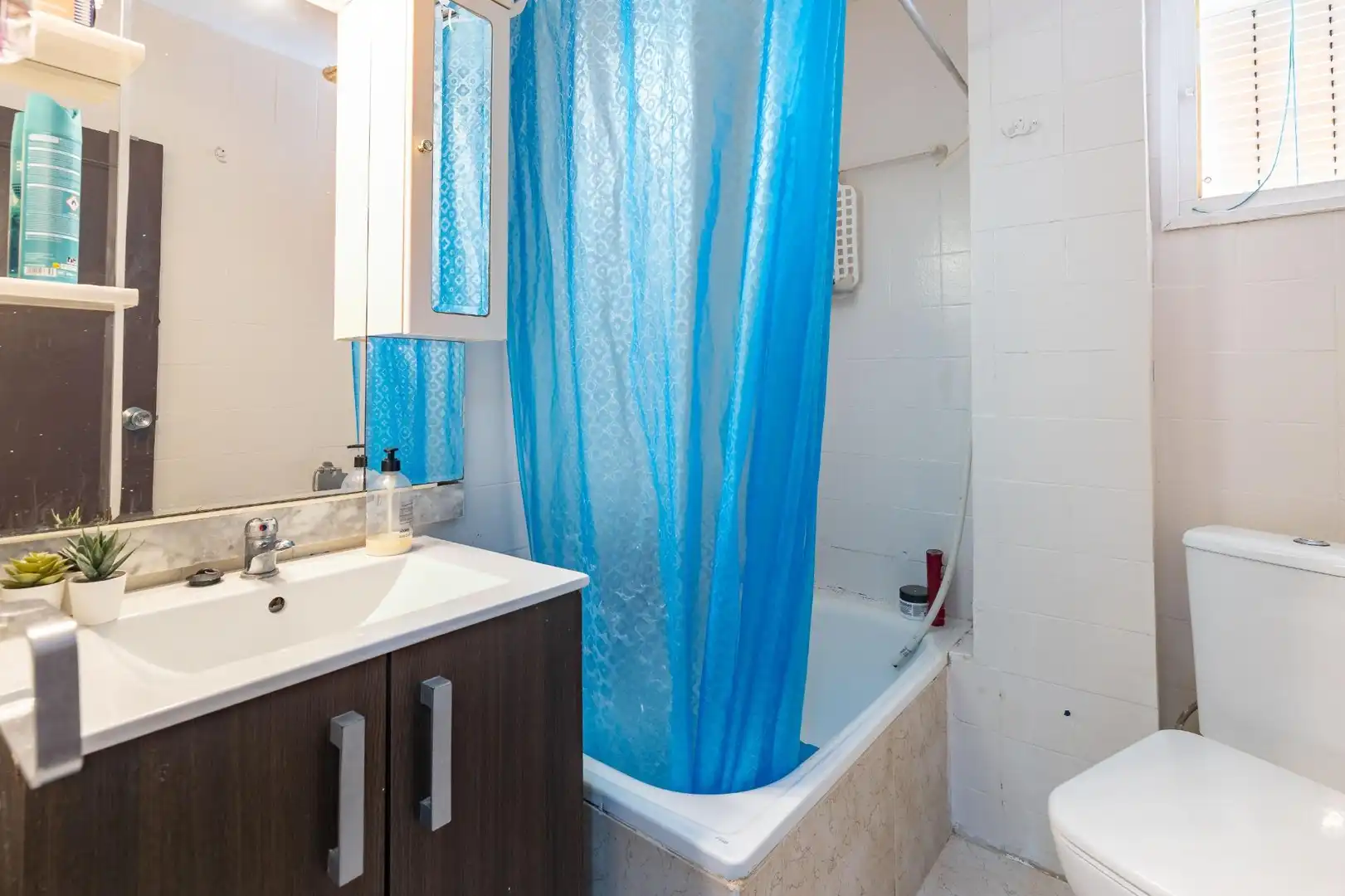 Bathroom of Flat for sale in Valencia  with Air Conditioner