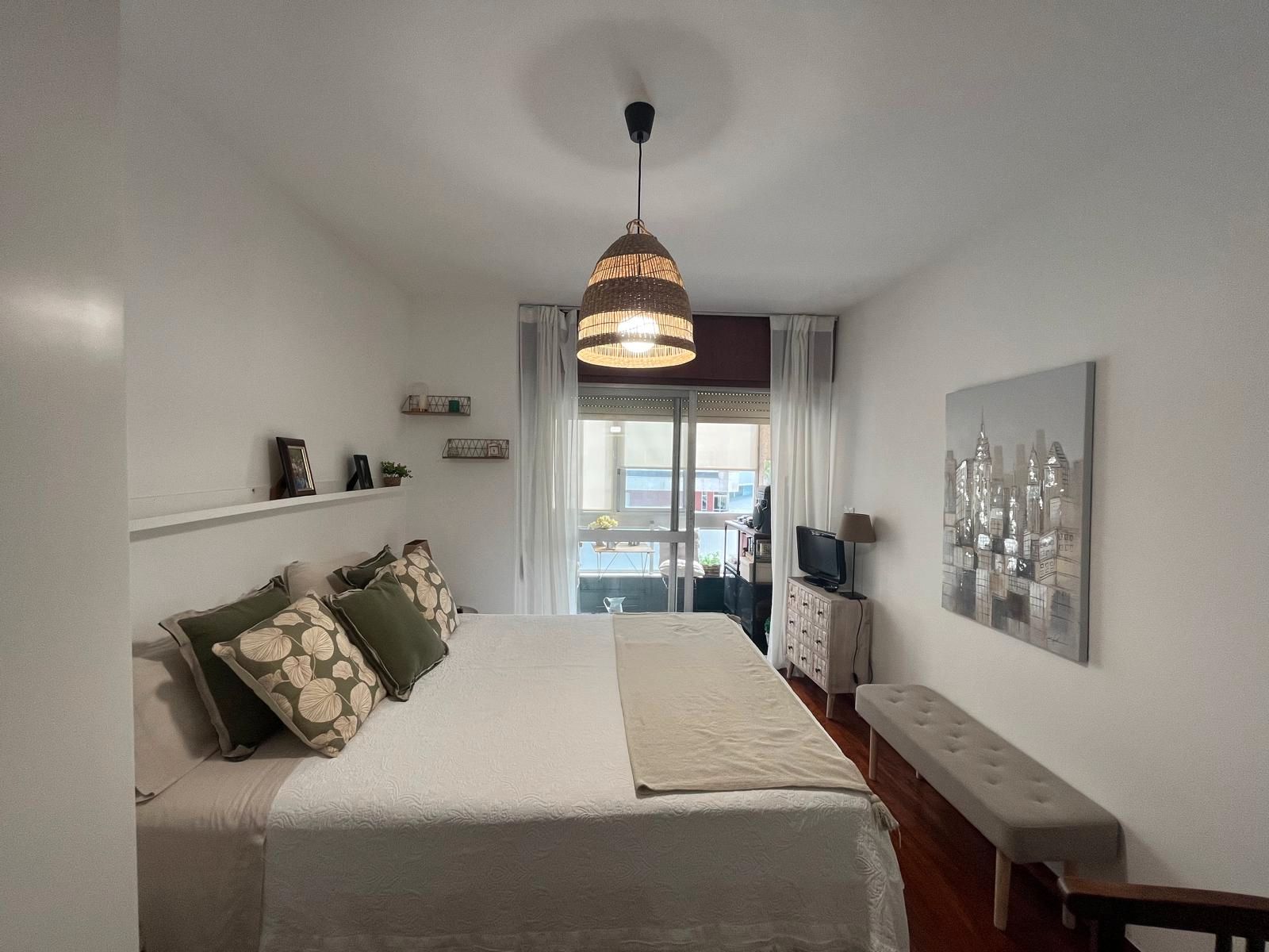 Dormitori de Apartament en venda en Vigo  amb Calefacció, Terrassa i Traster