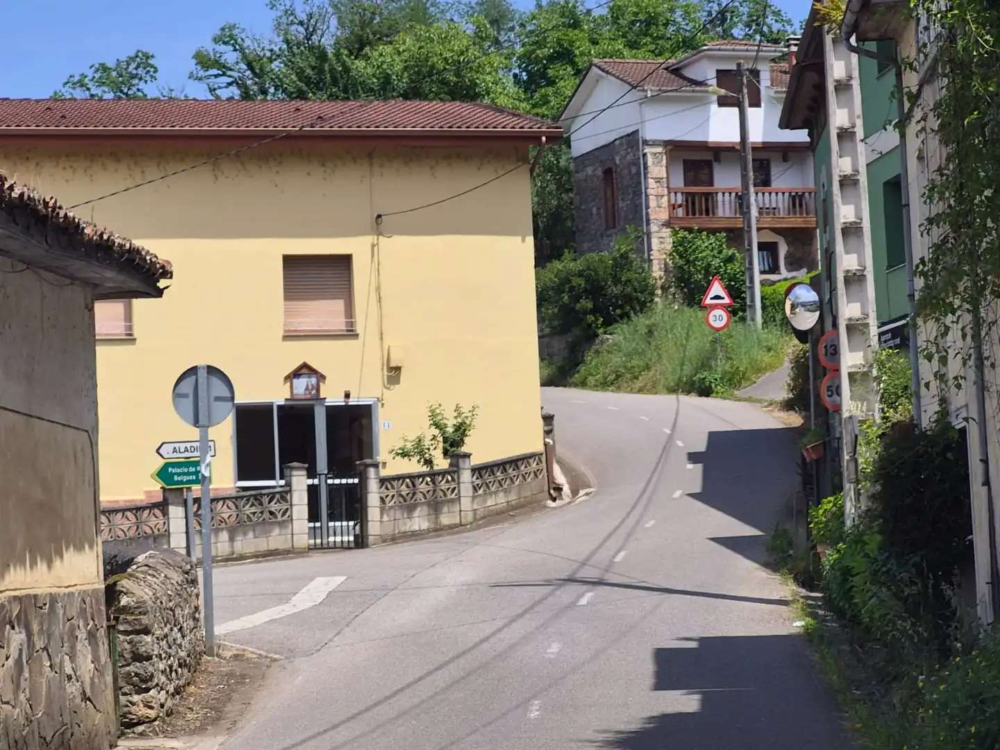 Außenansicht von Country house zum Verkauf in Las Regueras  