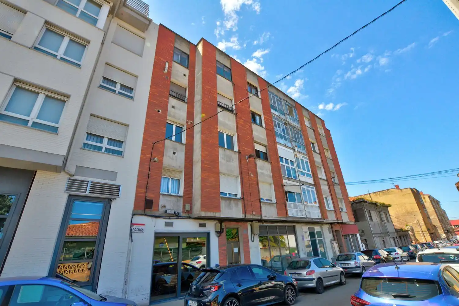 Vista exterior de Pis en venda en Gijón  amb Piscina
