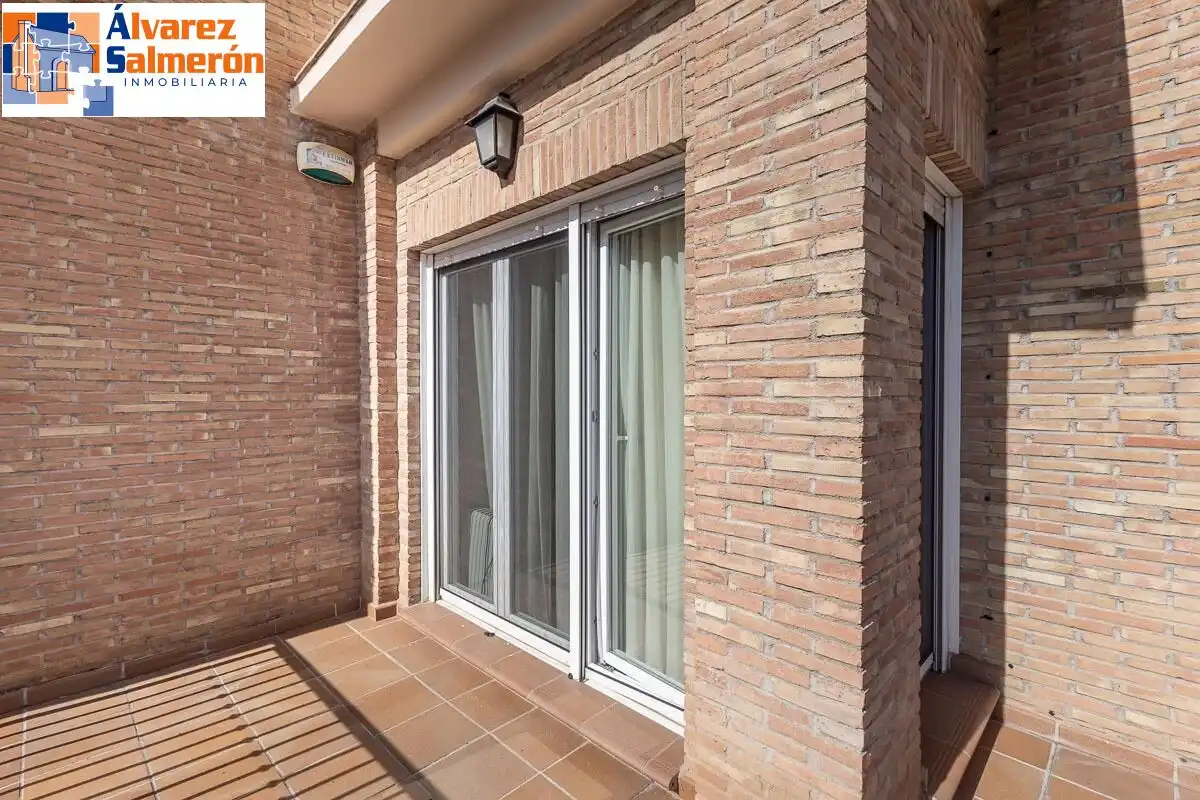 Terrasse von Einfamilien-Reihenhaus zum Verkauf in Granada mit Privatgarten, Terrasse und Schwimmbad