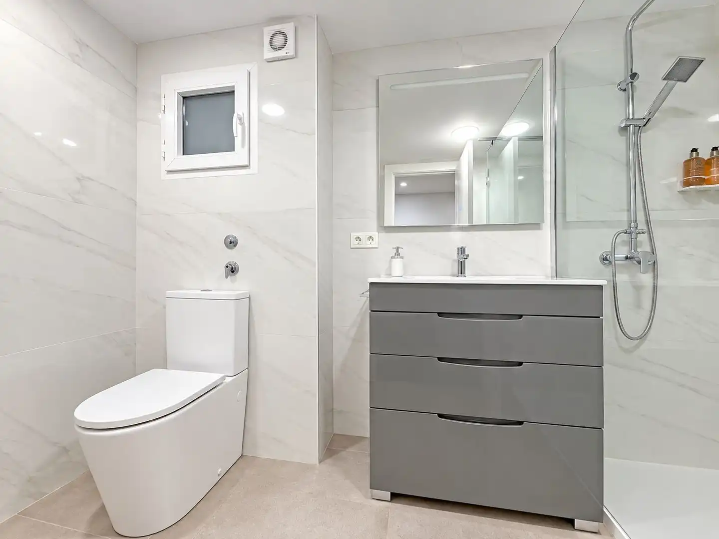 Badezimmer von Wohnung zum Verkauf in Valencia mit Klimaanlage, Parkett und Alarm