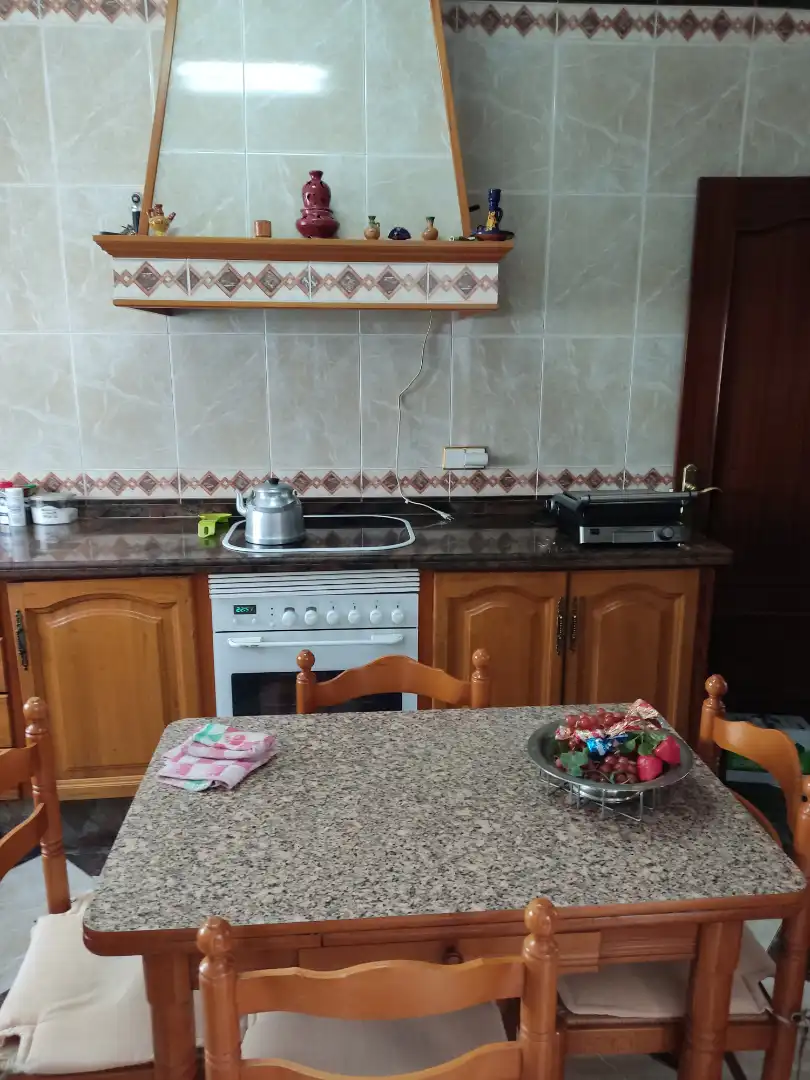 Küche von Einfamilien-Reihenhaus zum Verkauf in Barbate mit Klimaanlage, Heizung und Terrasse
