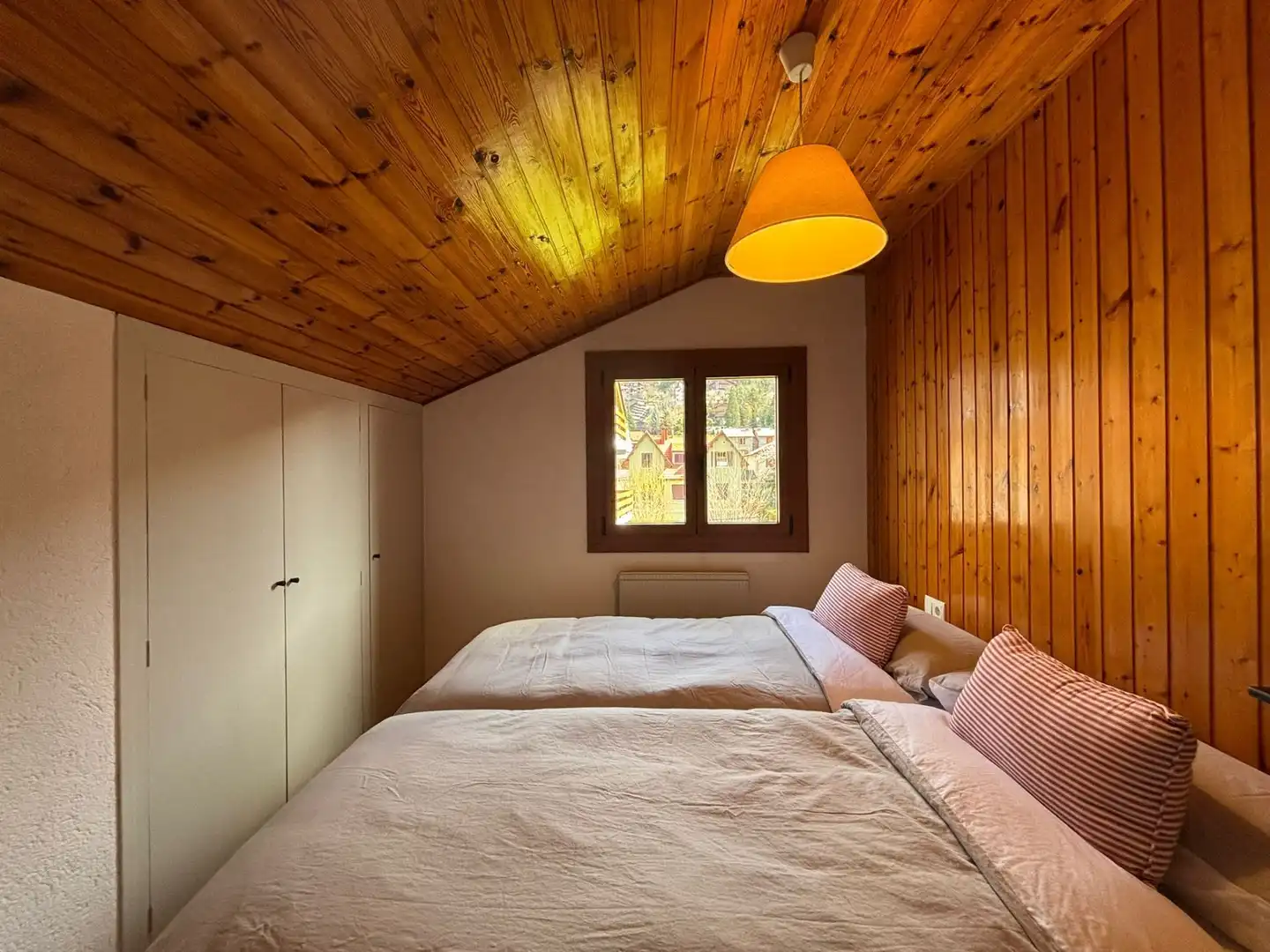 Dormitori de Apartament de lloguer en Alp amb Calefacció i Moblat
