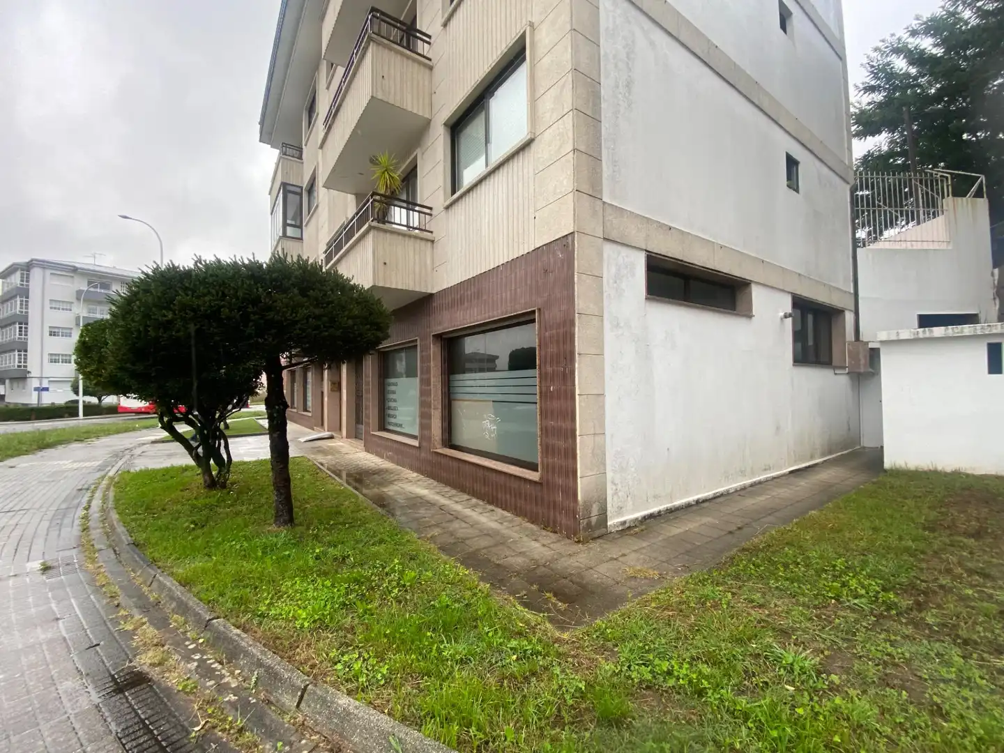 Vista exterior de Local en venta en Pontevedra Capital 