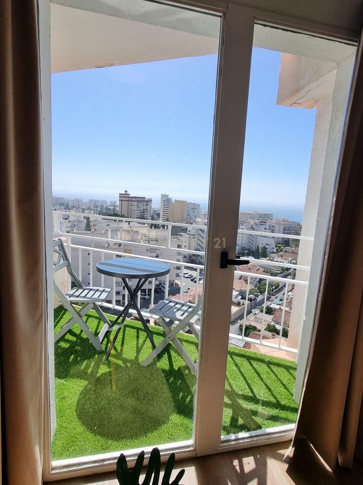 Vista exterior de Estudi en venda en Benalmádena amb Aire condicionat i Piscina comunitària