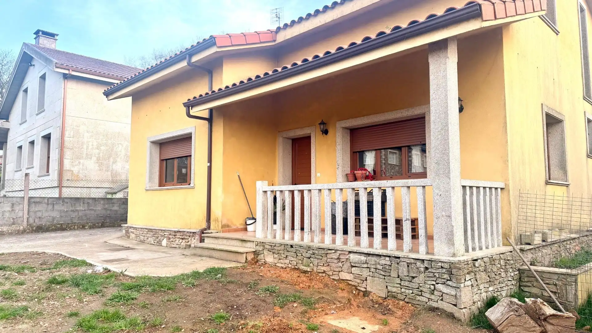 Vista exterior de Casa o chalet en venta en Lalín con Calefacción, Jardín privado y Terraza