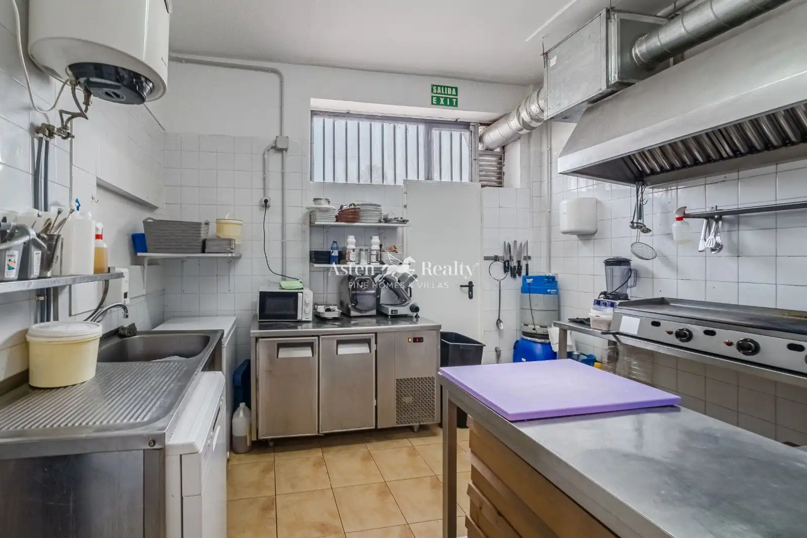Cocina de Local en traspaso en Arona con Aire acondicionado, Amueblado y Internet