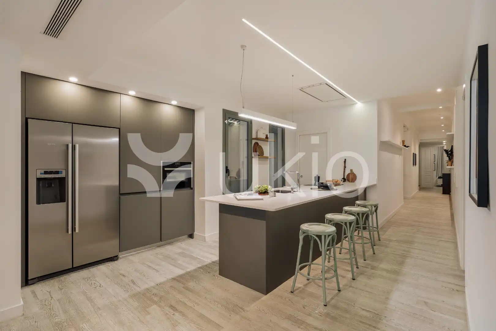 Cuina de Apartament de lloguer en Barcelona amb Aire condicionat, Calefacció i Moblat