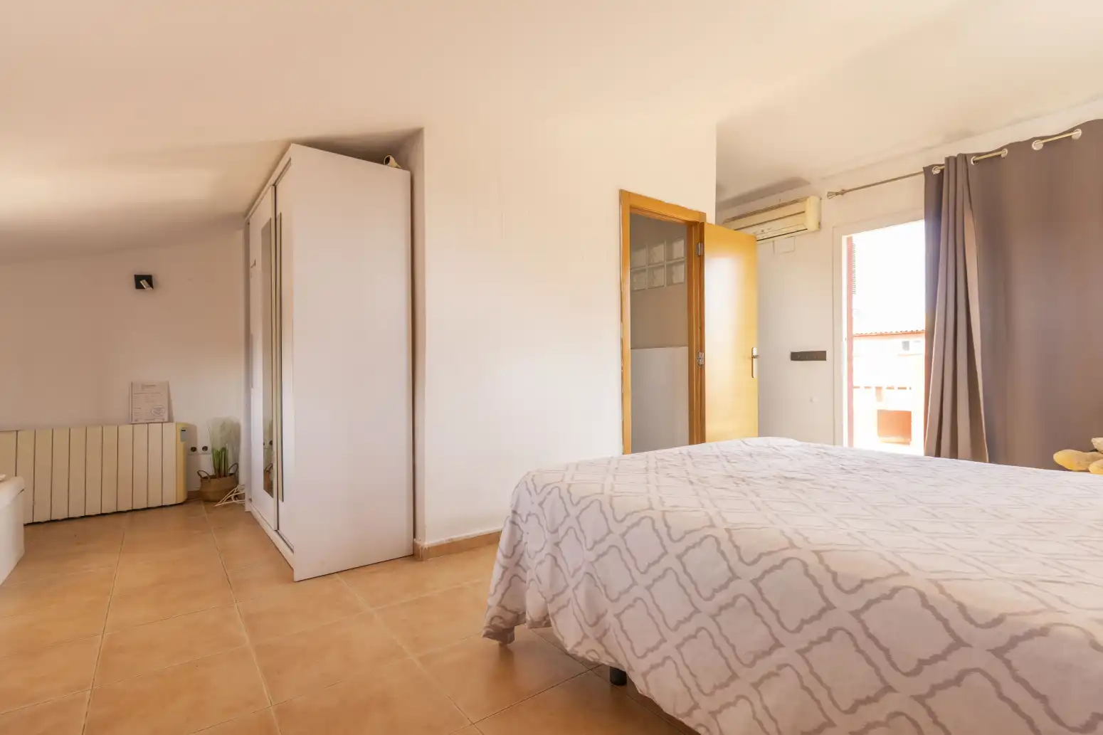 Bedroom of Houses for sale in Moncada  with Air Conditioner, Heating and Private garden