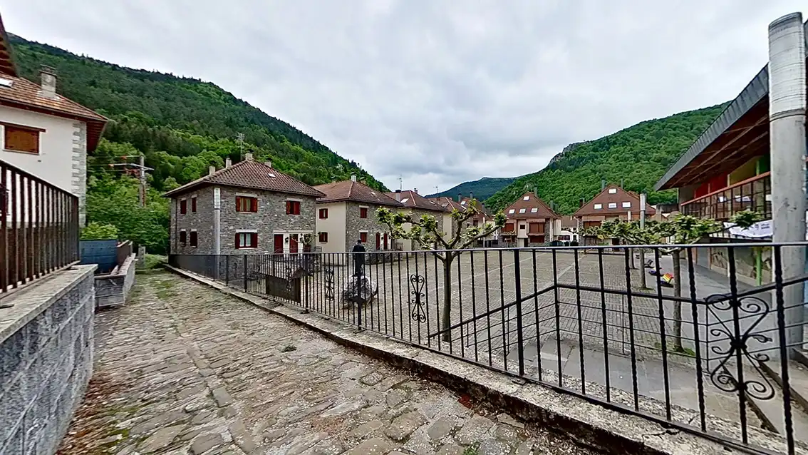 Vista exterior de Casa adosada en venda en Isaba / Izaba amb Calefacció, Moblat i Balcó