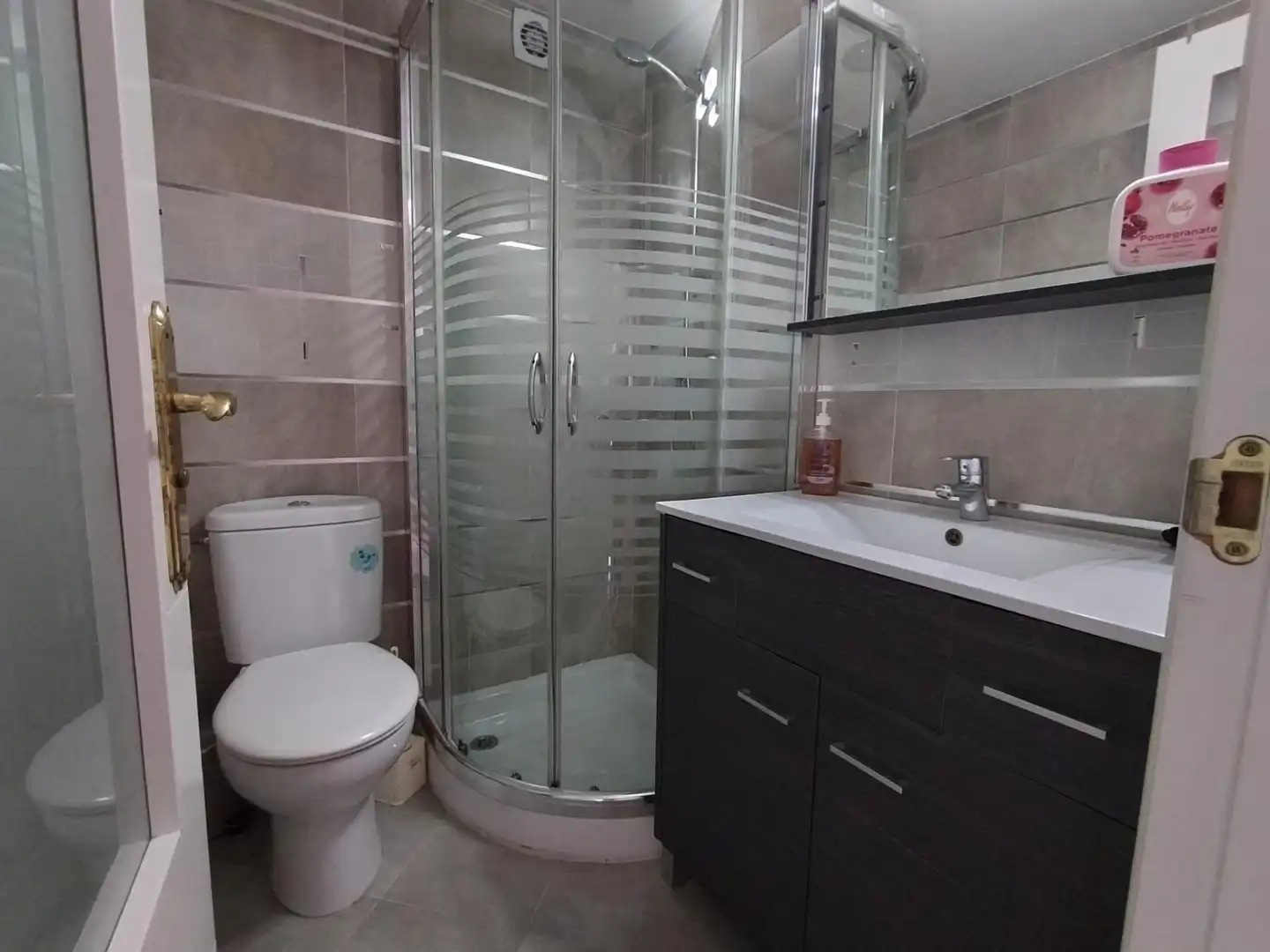 Baño de Apartamento de alquiler en Fuengirola con Jardín privado, Terraza y Amueblado