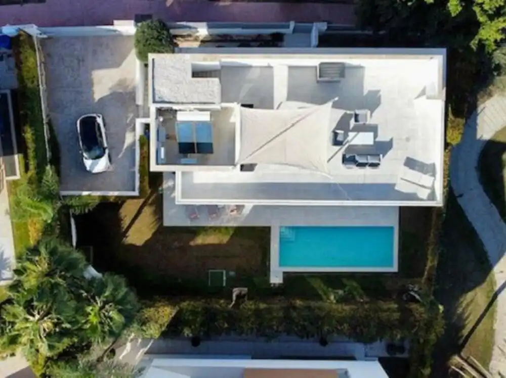 Vista exterior de Casa o xalet de lloguer en Estepona amb Aire condicionat, Jardí privat i Terrassa