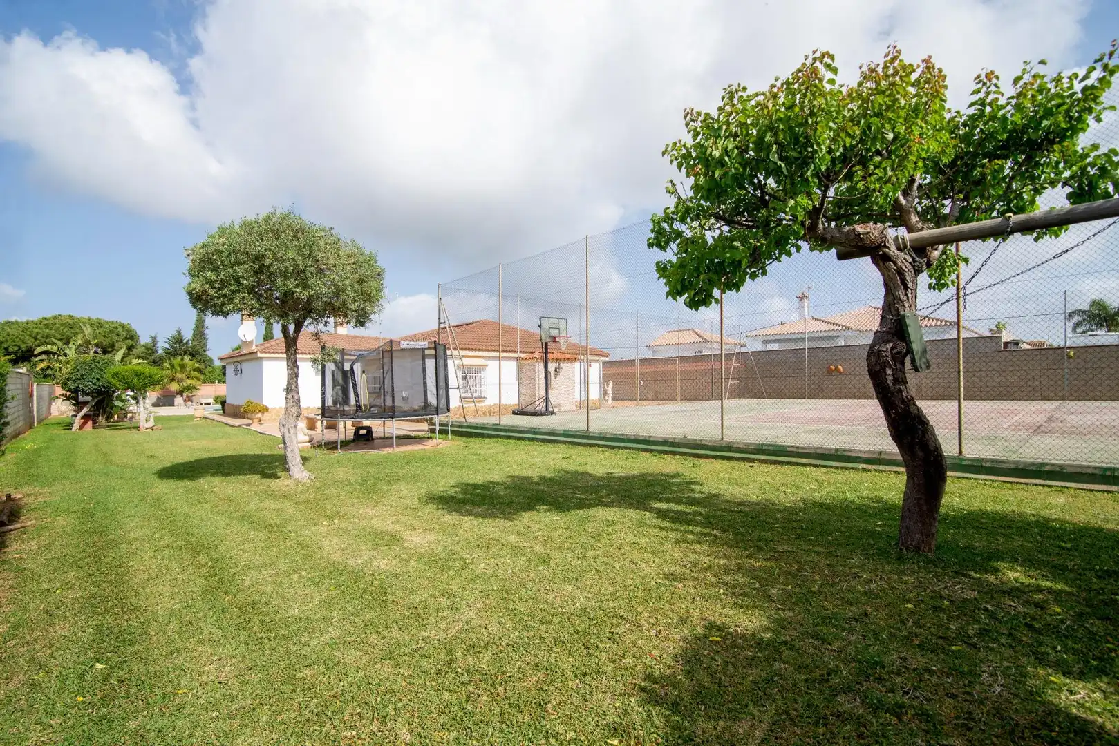 Garden of Houses for sale in Chiclana de la Frontera  with Air Conditioner, Private garden and Storage room