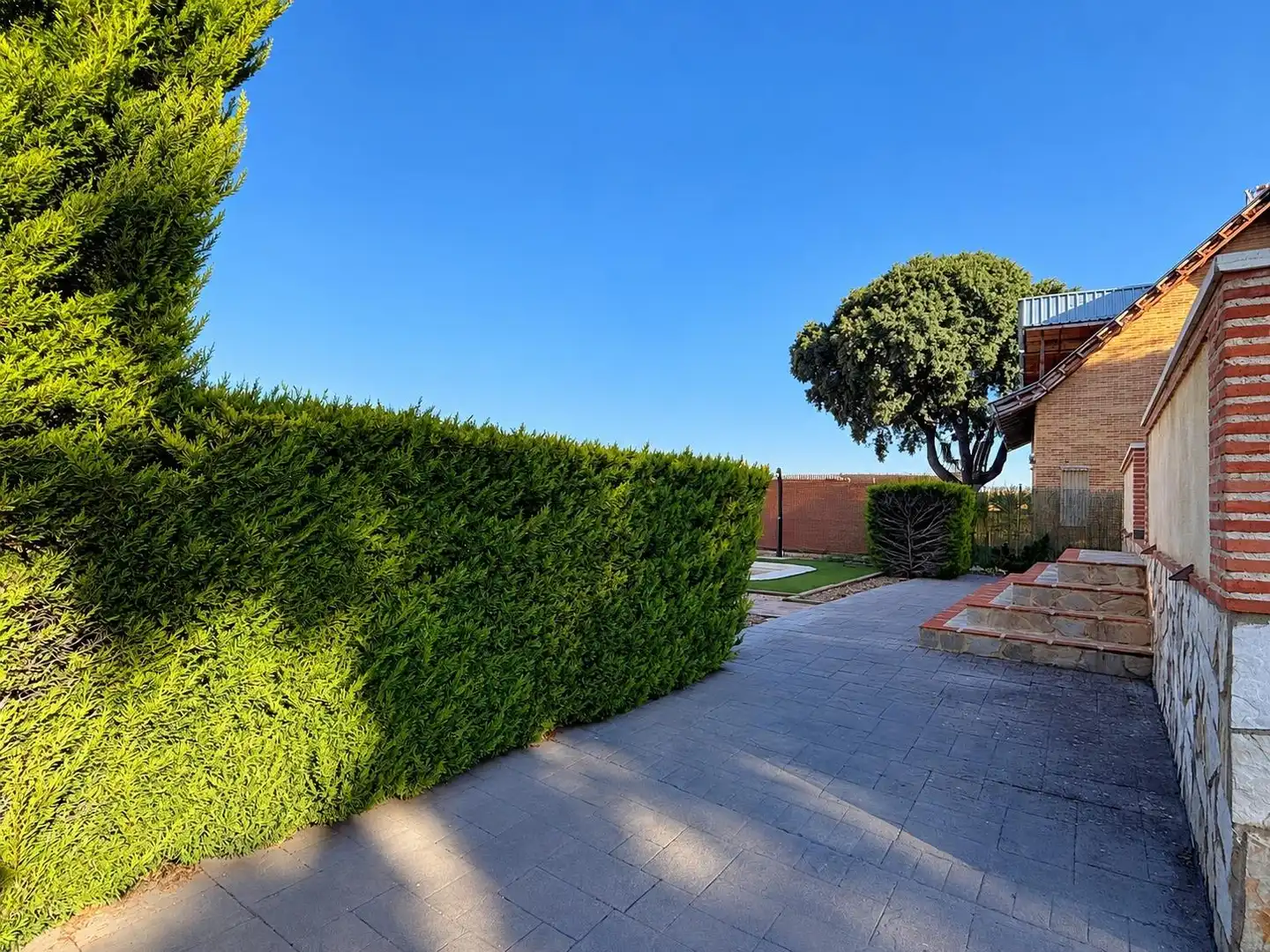 Garden of Houses for sale in Chiloeches, Guadalajara