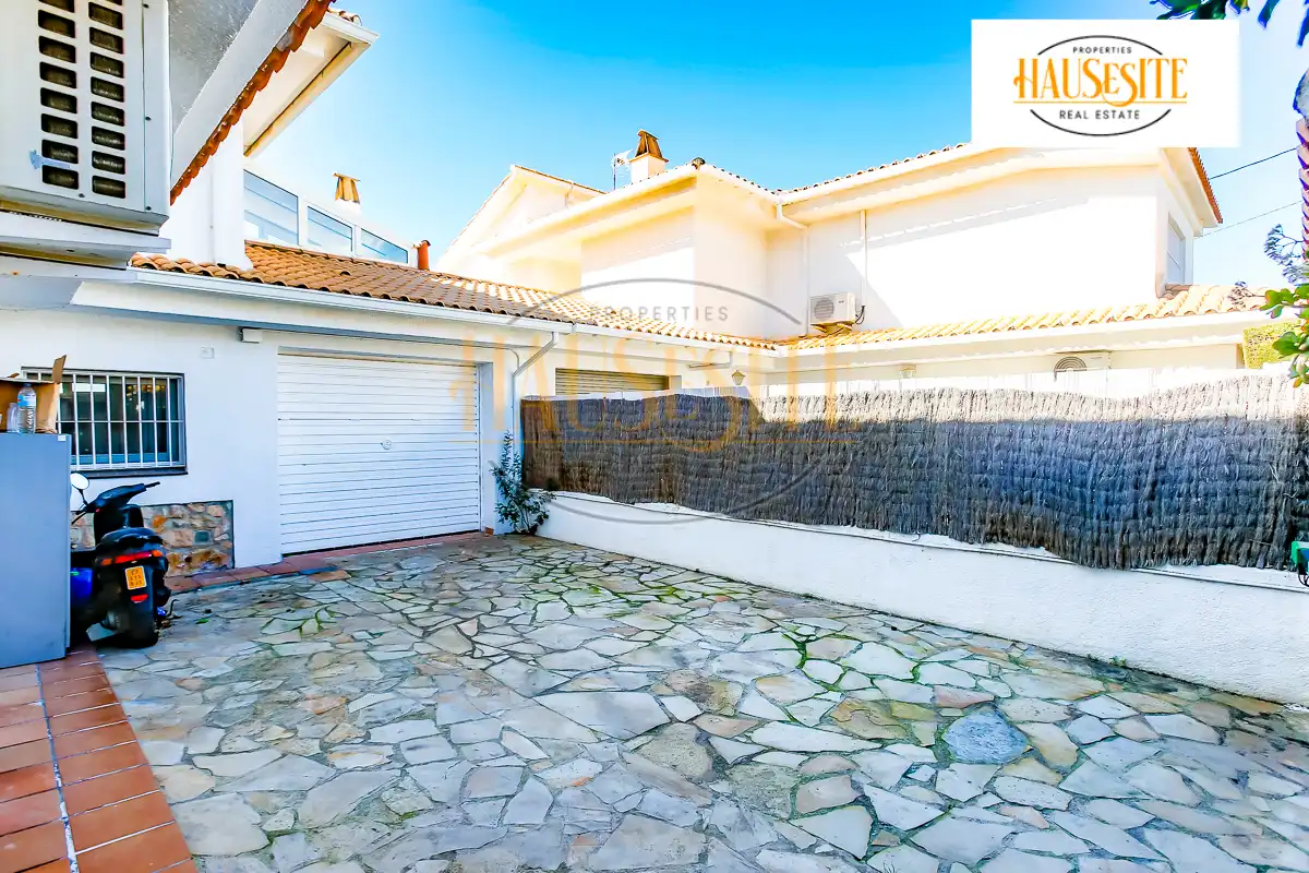 Vista exterior de Casa o chalet en venta en Sant Pere de Ribes con Aire acondicionado, Calefacción y Jardín privado