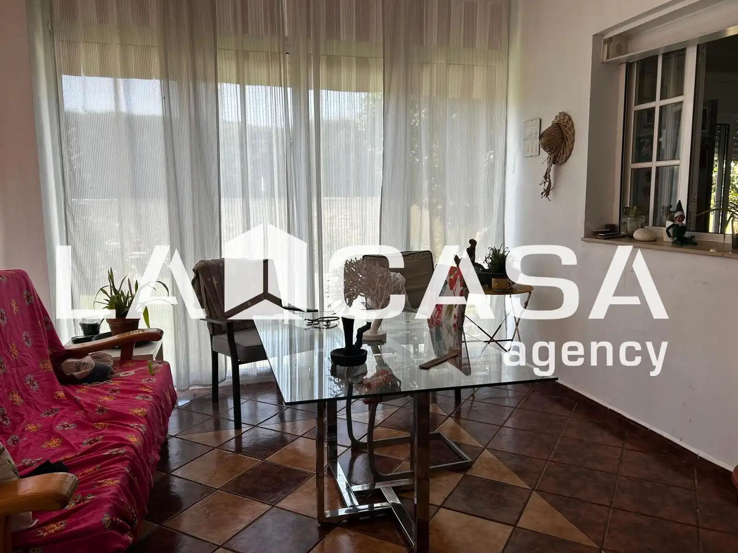 Sala d'estar de Casa o xalet en venda en Alcalá de Guadaira amb Aire condicionat, Traster i Piscina