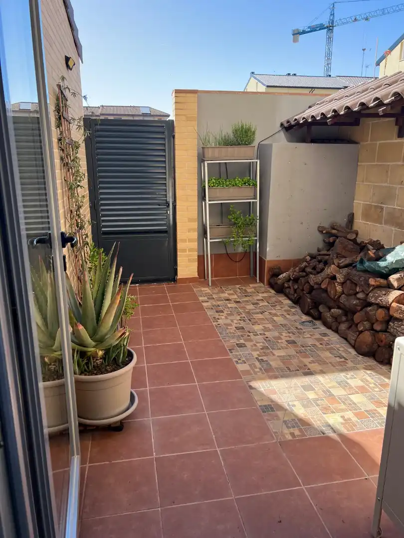 Terraza de Casa adosada en venta en Villalbilla con Aire acondicionado, Calefacción y Jardín privado