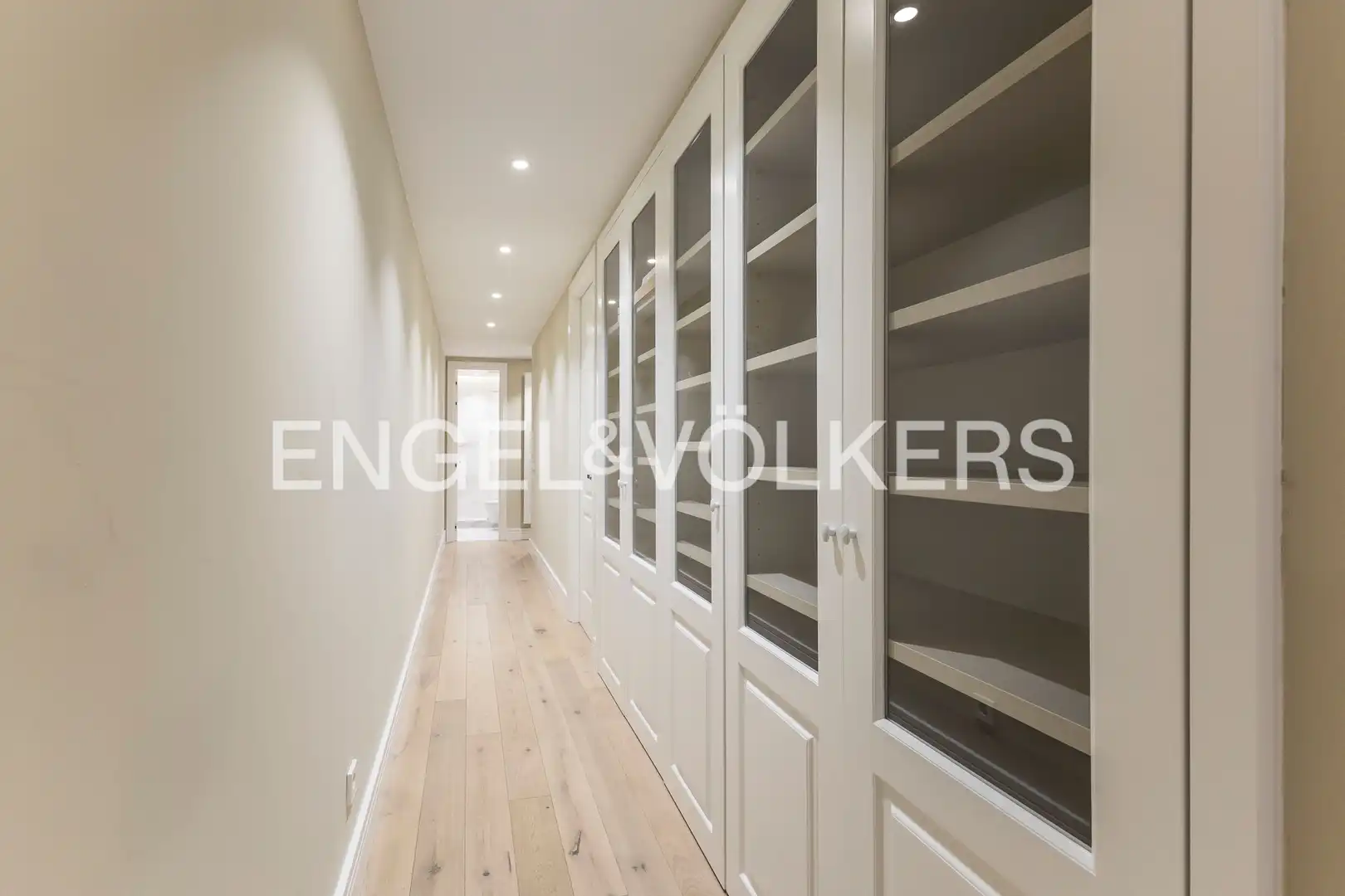 Flat with terrace to rent in Diego de León, imagen 29