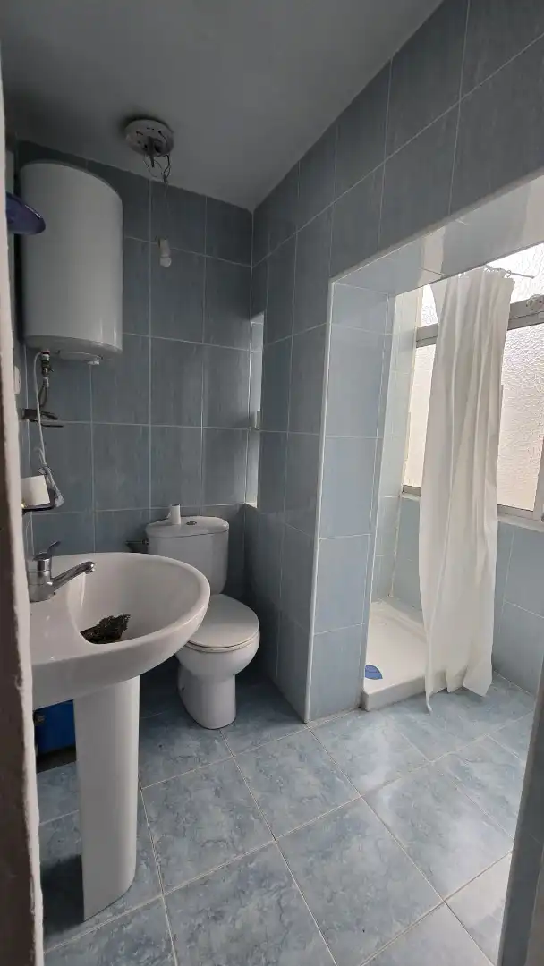 Bathroom of Flat for rent in Algeciras  with Furnished, Washing machine and Microwave