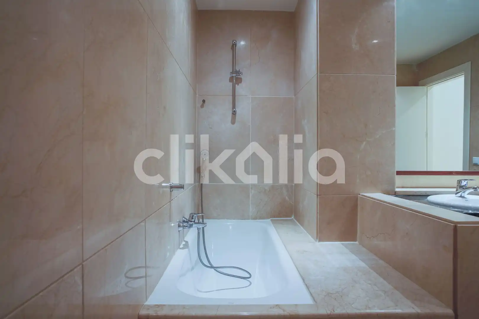 Bathroom of Flat for rent in Chamartín