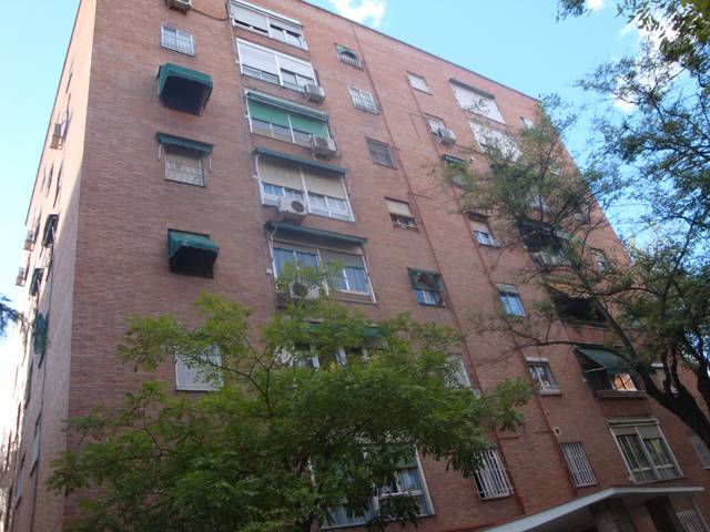 Piso en Venta en Avenida de la Verbena de la Paloma en Los Ángeles