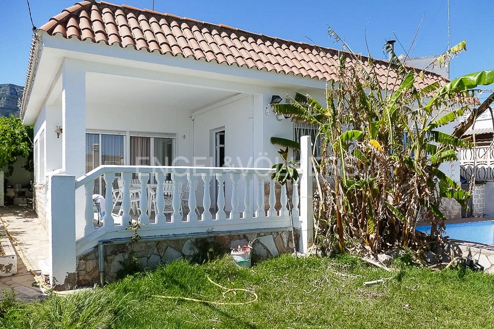 Vista exterior de Casa o xalet en venda en Alcanar amb Aire condicionat, Calefacció i Jardí privat
