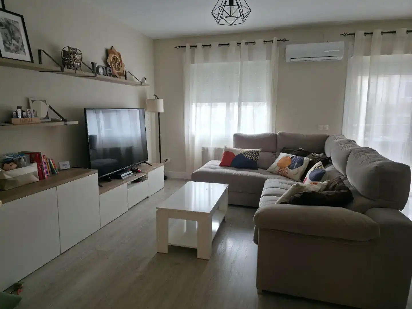 Sala de estar de Casa o chalet en venta en Seseña con Aire acondicionado, Piscina y Balcón